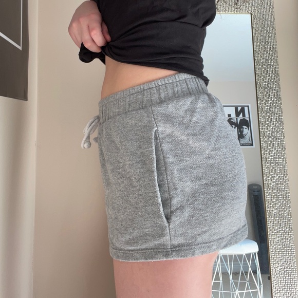 (SOLD ON INSTAGRAM‼️) Garage sweat shorts! - Picture 3 of 5